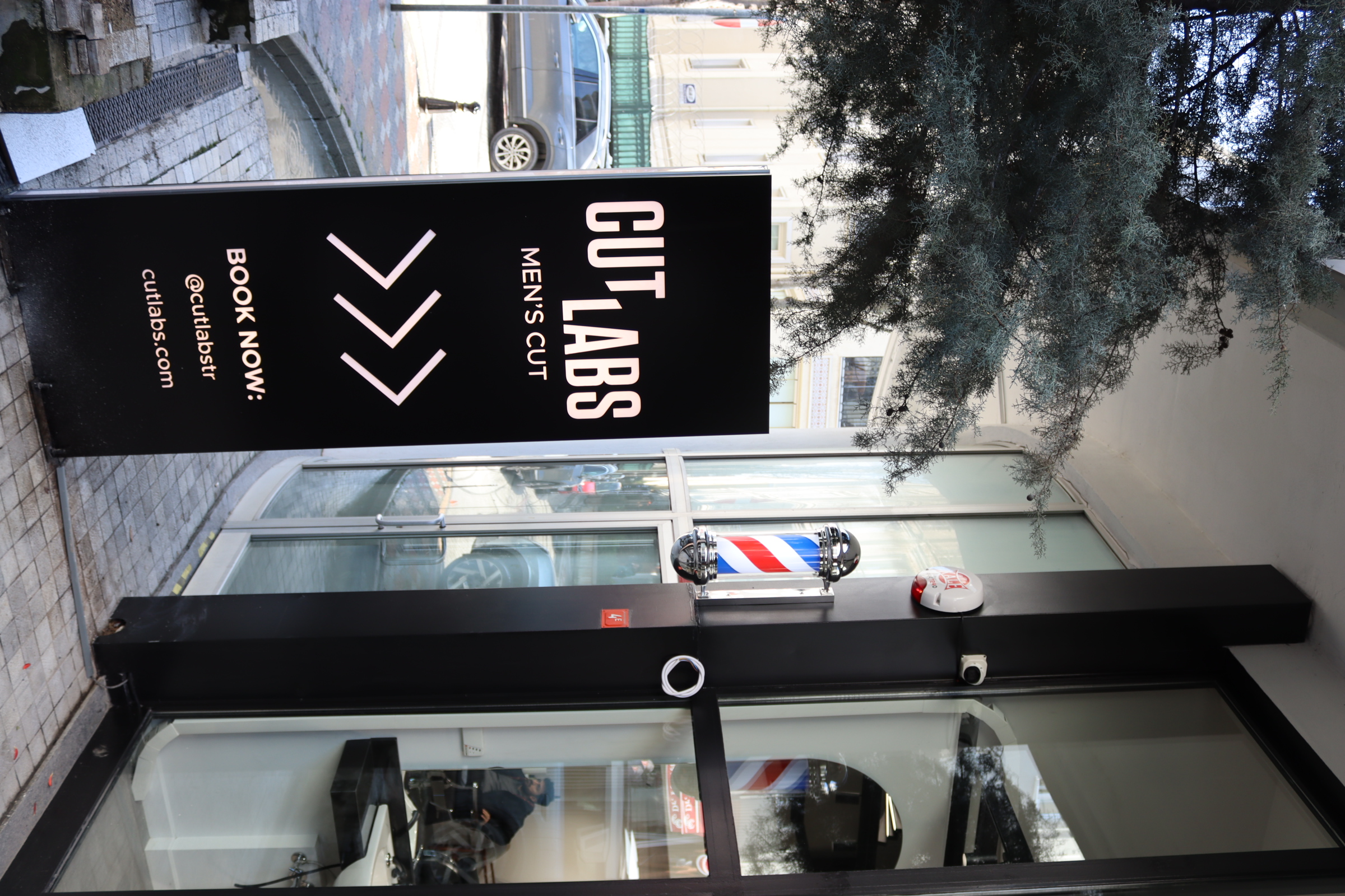 Cut Labs Totem Tasarımı